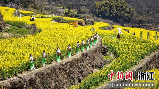 千亩梯田油菜花盛开。周佳&nbsp;供图