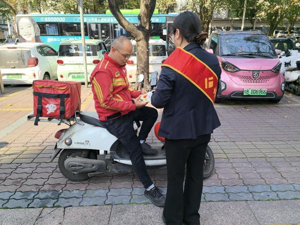 图为宣传活动场景。