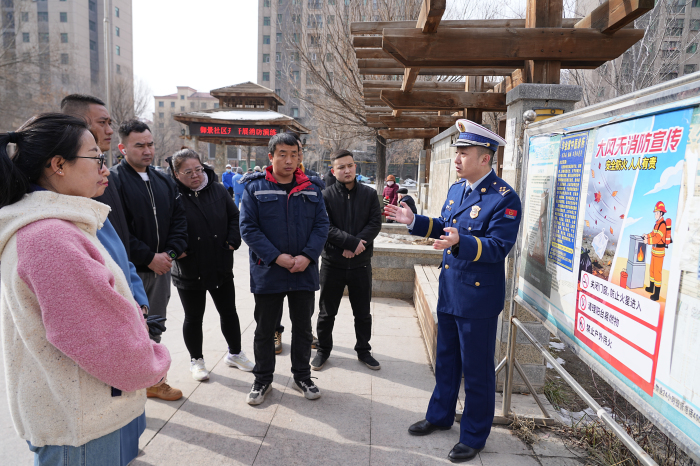 昌吉州消防救援支队走进社区普及大风天防火“御火术”