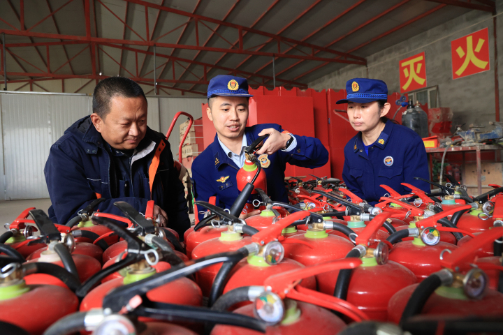 新疆阿克苏：严把消防产品源头关 全力守护“生命防线”