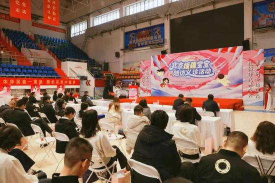 北京援疆宝宝随访义诊活动现场。（图片由北京市援疆和田指挥部提供）