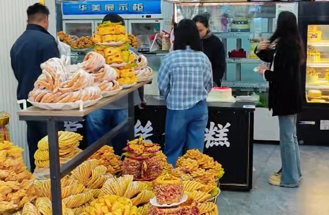 节日临近 巴楚县节日市场供应充足 购销两旺