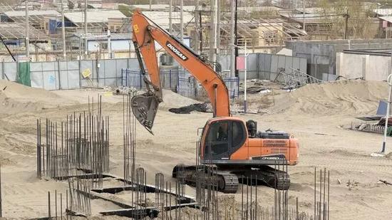 施工机械开始作业。