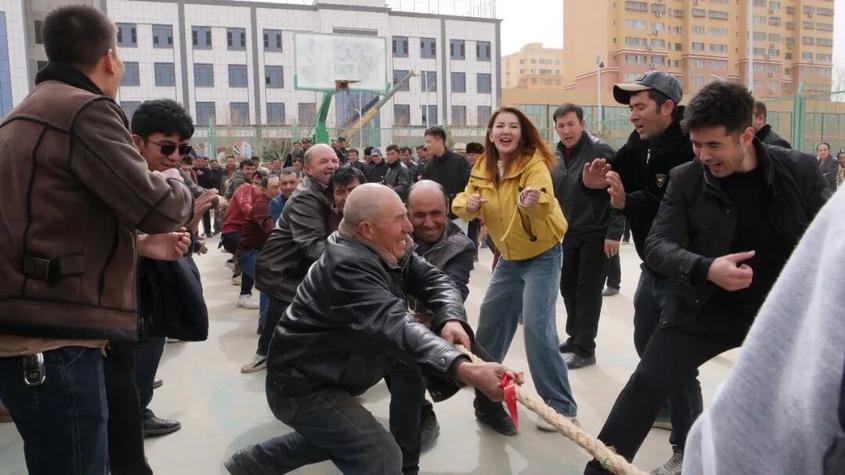 凝心聚力展风采 团结奋进新征程——叶城县中城区举办拔河比赛