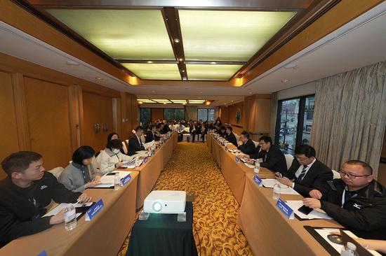 3月18日，作为2026年新疆克拉玛依（上海）投资推介大会的重要专题活动之一，克拉玛依（上海）绿色能源产业对接会在上海成功举办。克拉玛依融媒特派记者 闵勇 摄