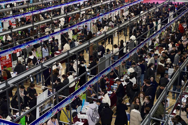 3月18日，2026年第十五届新疆旅游资源对接大会在克拉玛依市独山子区体育中心盛大举行。克拉玛依融媒记者 非尔代维斯·热夏提 摄