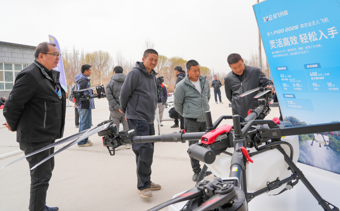 新农人大会期间，现场开放了极飞农业机器人及智慧农业解决方案观摩与实操。