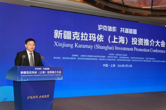 克拉玛依市委副书记、上海市对口支援克拉玛依市前方指挥部总指挥罗志松主持推介会。克拉玛依融媒特派记者 闵勇 摄