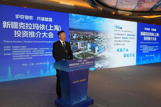 克拉玛依市委常委、副市长韩敏作克拉玛依市投资环境整体推介。克拉玛依融媒特派记者 闵勇 摄