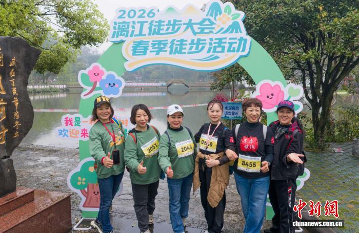 桂林漓江徒步热度攀升 香港游客“北上”踏春