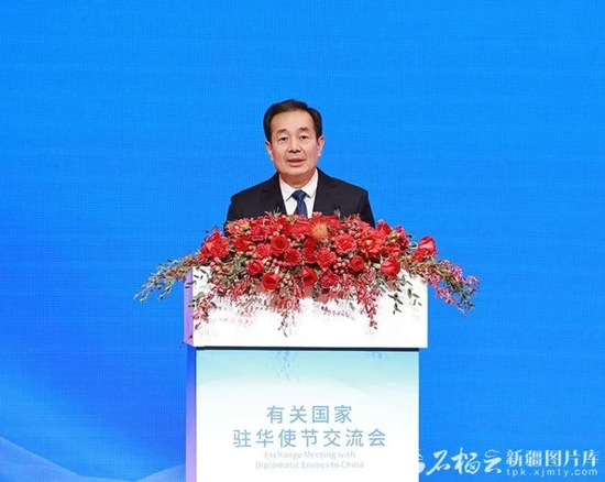 3月20日，新疆在北京举办有关国家驻华使节交流会。自治区党委书记陈小江致辞，介绍新疆经济社会发展和人权保障成就。石榴云/新疆日报记者 崔志坚摄