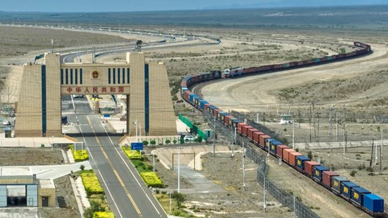 阿拉山口国门。

