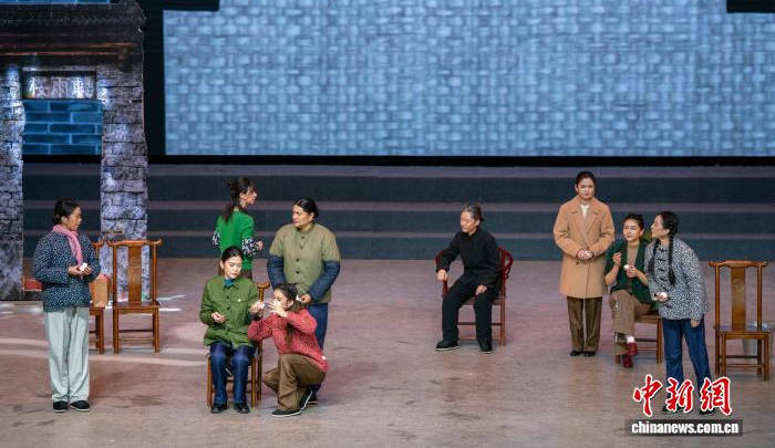 话剧《家有九凤》亮相第四届新疆文化艺术节