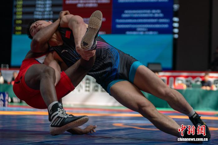 多国运动员新疆同台“跤”量