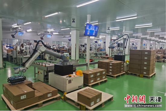 天津爱普生协作搬运机器人自动码垛方案(主办方供图) 天津爱普生协作搬运机器人自动码垛方案(主办方供图)