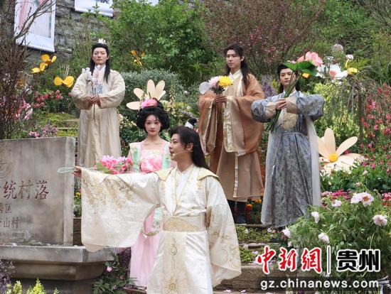 图为活动现场。