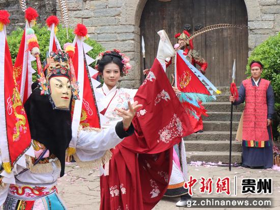 图为活动现场。