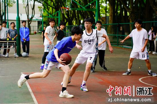 嘉兴南湖学院学生参与“校BA”。嘉兴南湖学院供图 嘉兴南湖学院学生参与“校BA”。嘉兴南湖学院供图