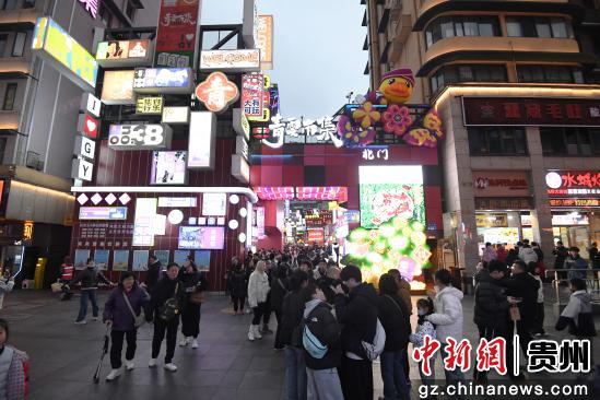 青云路。赵松 摄