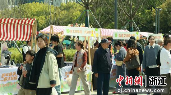 近日,学生创业团队入驻“非遗春光市集”。 (主办方供图) 近日,学生创业团队入驻“非遗春光市集”。 (主办方供图)