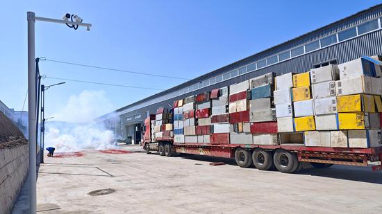 3月30日，新疆三和生态环境服务有限公司位于乌鲁木齐市米东化工工业园区的新厂区正式投产，这座全疆规模最大的废旧家电回收利用企业年处理废弃电器电子产品能力可达300万台（套）。（柳玉柱 摄