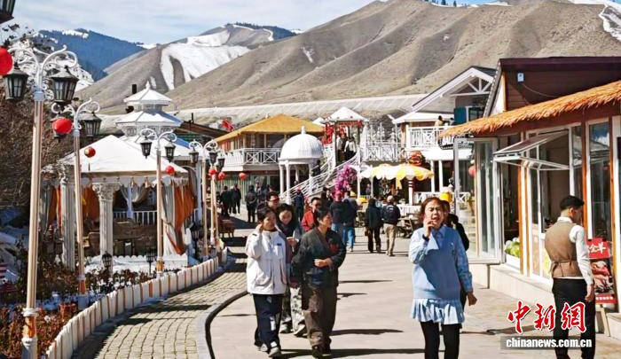 （走進中國鄉(xiāng)村）天山腳下“村游”熱 新疆鄉(xiāng)村咖啡香