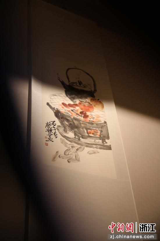 近日,一本堂铁文化艺术馆展出的部分画作。(主办方供图) 近日,一本堂铁文化艺术馆展出的部分画作。(主办方供图)