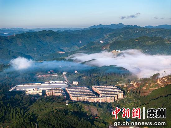 岑巩县㵲水街道大榕凉塘社区全貌。杨云 摄 岑巩县㵲水街道大榕凉塘社区全貌。杨云 摄