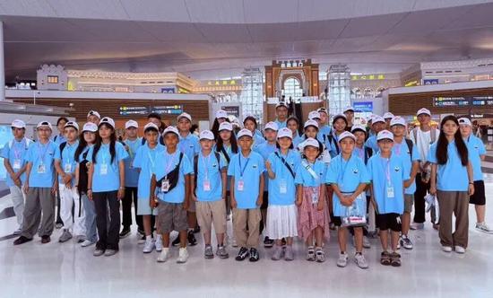 新疆青少年参加穆热迪力在北京组织的夏令营。（受访者供图）