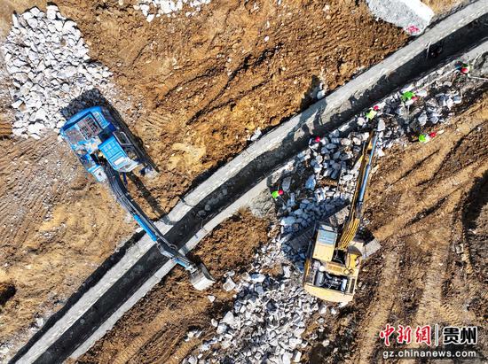 2026年3月26日,大方县瓢井镇高标准农田建设施工现场,彭资竣摄 2026年3月26日,大方县瓢井镇高标准农田建设施工现场,彭资竣摄