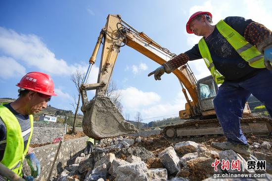 2026年3月26日,大方县瓢井镇高标准农田建设施工现场,彭资竣摄 2026年3月26日,大方县瓢井镇高标准农田建设施工现场,彭资竣摄
