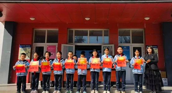 察布查尔县：赓续海军情谊传递爱心力量