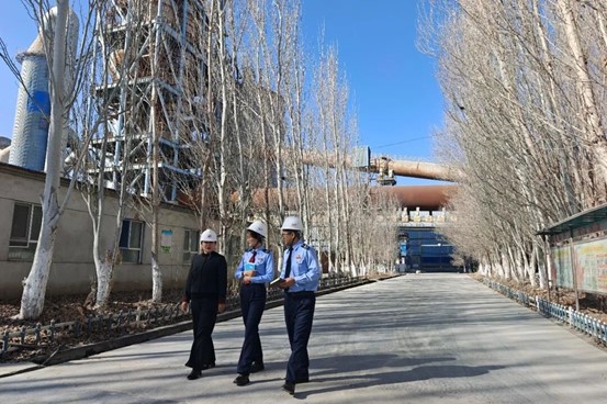 上门办、现场教！他们把服务送到企业心坎里→