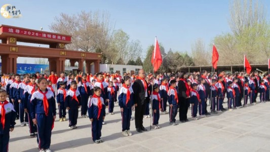 叶城县开展“红领巾心向党 争做新时代好少年”——2025级首批暨2024级第三批入队仪式