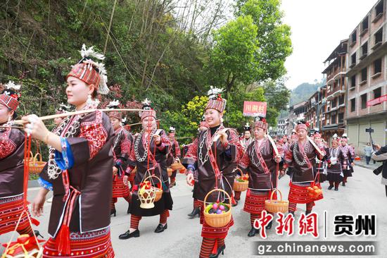 4月2日，剑河县岑松镇温泉村姊妹节活动现场。杨洁茹 摄