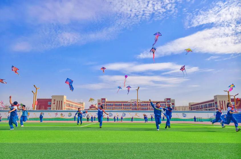 春日正好，走一起放风筝~