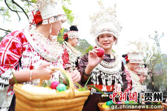 4月2日，剑河县岑松镇温泉村姊妹节活动现场。杨洁茹 摄