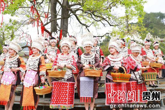 4月2日，剑河县岑松镇温泉村姊妹节活动现场。杨洁茹 摄