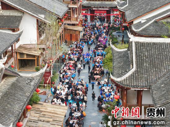 4月2日，剑河县岑松镇温泉村姊妹节活动现场。姜泽光 摄