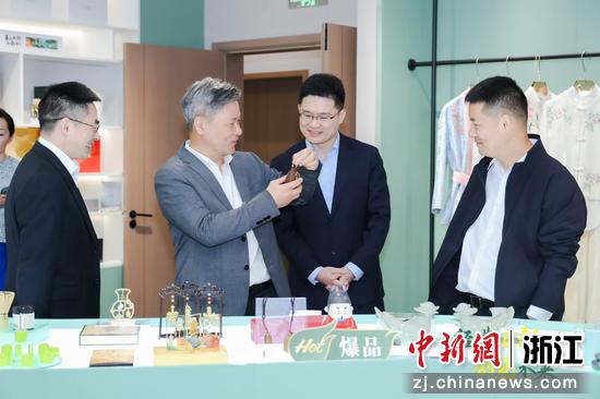 浙江省历史经典产业传承创新基地内设历史经典产业馆、大师工作室、文化消费空间等功能区块。主办方 供图 浙江省历史经典产业传承创新基地内设历史经典产业馆、大师工作室、文化消费空间等功能区块。主办方 供图