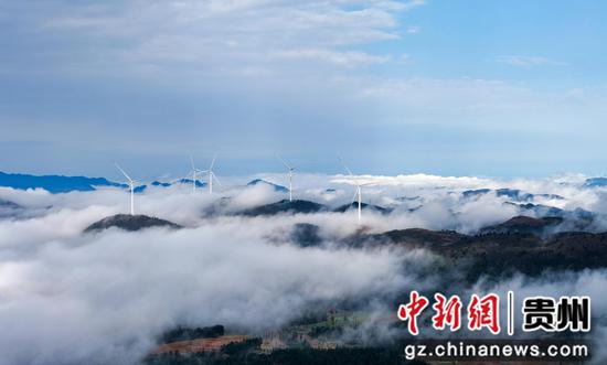 贵州省黔东南州岑巩县客楼镇下寨村拍摄云雾云海。罗慧摄