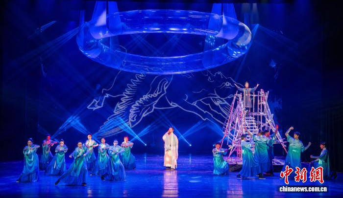 音诗画《仗剑走昆仑·李白篇》在乌鲁木齐上演 音诗画《仗剑走昆仑·李白篇》在乌鲁木齐上演