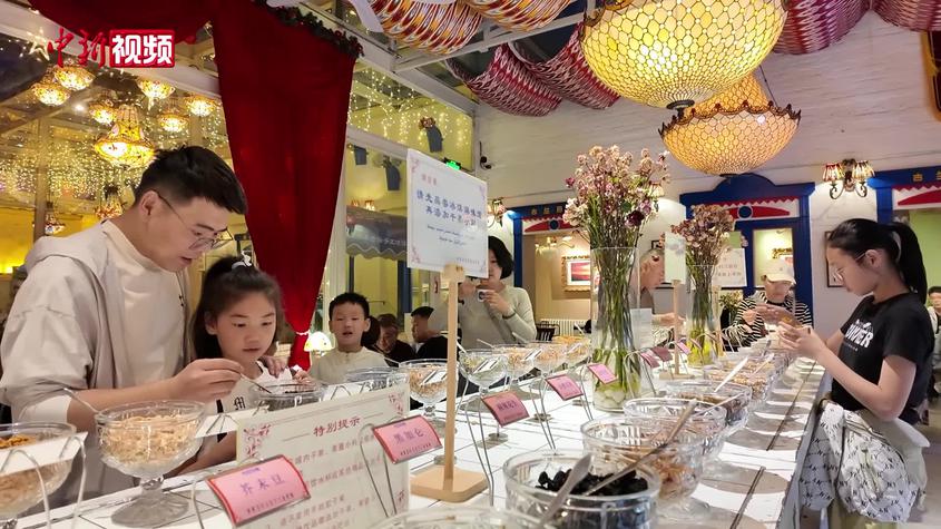 新疆伊犁:清明假期旅游市场迎“小高峰” 新疆伊犁:清明假期旅游市场迎“小高峰”