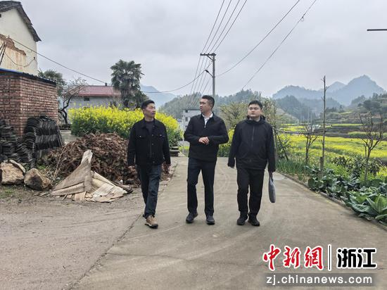 浙江省委党校青年社科志愿服务队成员赴排田村开展“浙哲共富行·青年社科志愿惠民兴村”活动调研。浙江省委党校&nbsp;供图
