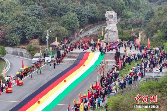 2025年3月28日,祭花神活动现场。(无人机照片)李华摄 2025年3月28日,祭花神活动现场。(无人机照片)李华摄