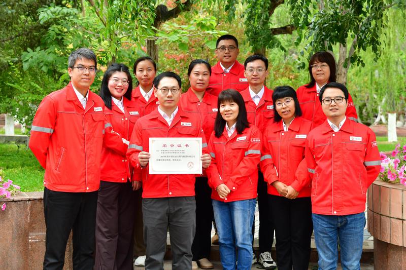 图片说明：采油工艺研究院（监理公司）稠油火驱攻关团队。裘新农 摄