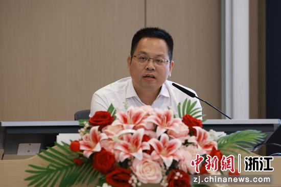 图为黄岩区委书记徐礼辉进行分享。孙杨洋 摄 图为黄岩区委书记徐礼辉进行分享。孙杨洋 摄