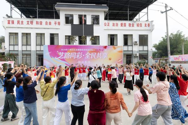 “赶舞圩”暨“艺路同彩·全民共享”培训展演，当地群众热情高涨。罗夏 摄