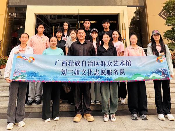 刘三姐文化志愿服务队推动优质文化资源下沉基层。罗夏 摄