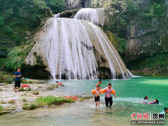 凤冈县天桥镇三叠水景区。饶云 摄 凤冈县天桥镇三叠水景区。饶云 摄